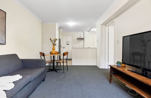 South Perth Apartment | Riverside 1BR Apartment in South Perth