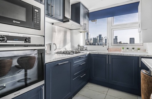 Surrey Docks Apartment | Riverside 3BR| 20min->City Centre | Easy transport