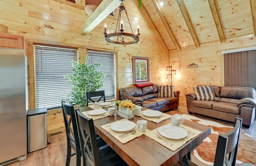 Beattyville House | Riverside Beattyville Cabin with Kayaks and Fire Pit!