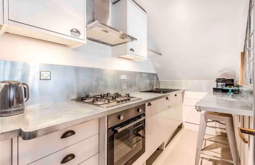 Five Oak Green Apartment | Riverside Coach House, Hunton Yalding, Maidstone