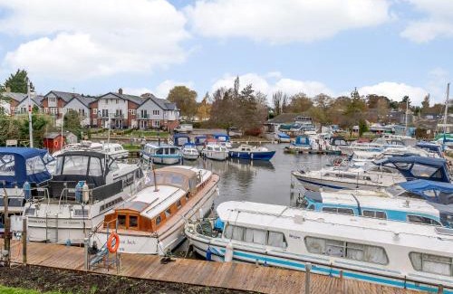 Loddon House | Riverside Cottage
