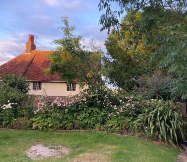 Newhaven House | Riverside country cottage