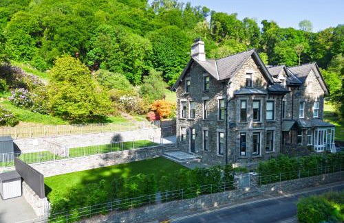 Ambleside House | Riverside