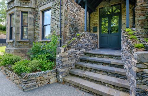 Ambleside House | Riverside
