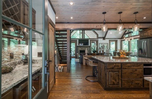 Ellijay Cabin | Riverside Home ~ Hot Tub ~ Fire Pit ~ Fish/Tube from the Backyard!