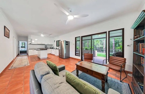 Darwin River House | Riverside Homestead