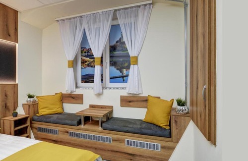Gyor House | Riverside Inn - dunaparti szuterén