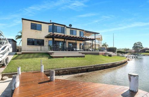 Sussex Inlet House | Riverside Manor