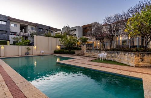 East Perth Apartment | Riverside Panorama Suite Spectacular City Living