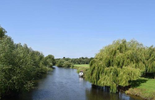 Tiddington Resort | Riverside Park