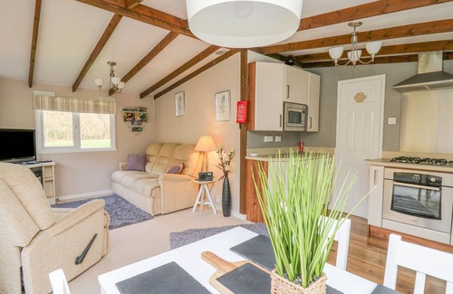 Builth Wells Cottage | RIVERSIDE REST, family friendly, with a garden in Builth Wells