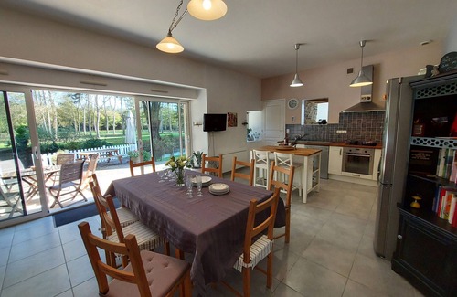 Voutre Cottage | Riverside Retreat: Spacious 3BR House, Private Fishing Pond, Near Charming Villages & Outdoor Activities