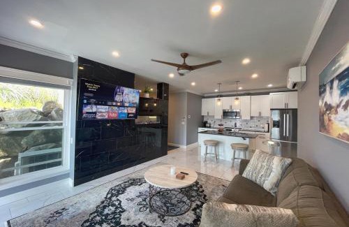 Conning Towers Nautilus Park Apartment | Riverside Retreat Waterfront Guest House