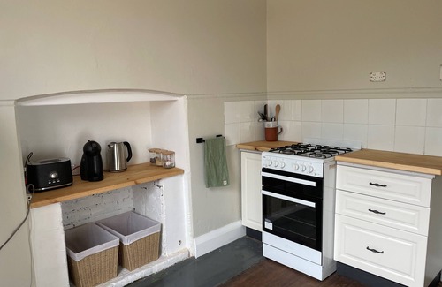 Toodyay Cottage | Riverside Town Centre Cottage and Garden