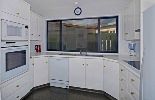 Nelson City Centre House | Riverside Villa - In the City by the River!