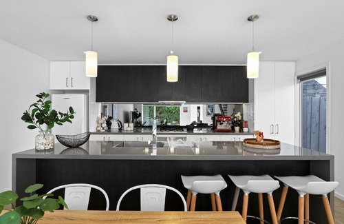Carrum House | Riverside Villa & Pet Friendly