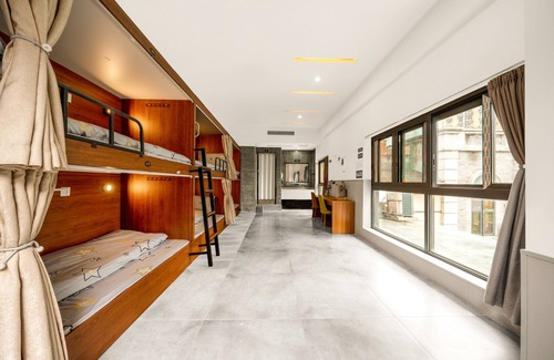 Yuzhong Hostel | riverside youth hostel