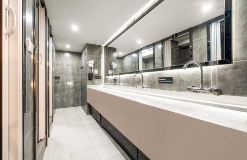 Yuzhong Hostel | riverside youth hostel