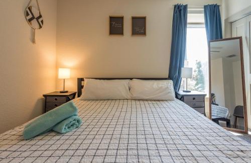 Downtown San Antonio Apartment | Riverwalk and Pool view Apt with King bed Infinity Pool Gym Free Parking