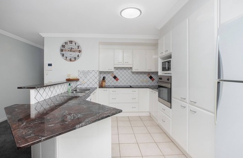 Port Macquarie Apartment | Riviera 203 - Opposite Bowling Club
