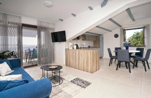 Opric Apartment | Riviera Blue - new Apartment with beautiful seaview, whirlpool and parking