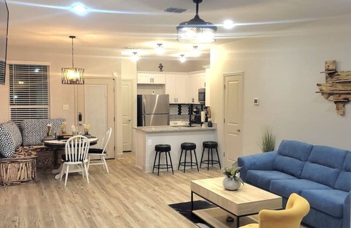 Southside House | RJ's Retreats B&W Room