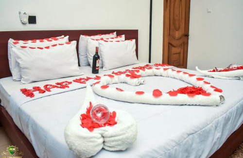 Nungua Central Hotel | Rk ITALIAN BOY HOTEL