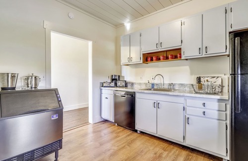 Swanton House | RM 7: Lake access, Pond view, Gas fireplace, Par-3