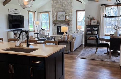 Village of Richfield House | RNC? Executive Ranch on 1.5 acres w/private patio inc hot tub. 30 min to MKE