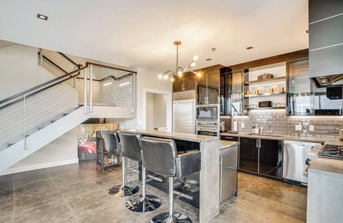 Elkhart Lake House | Road America Retreat: Modern Villa w/Garage!