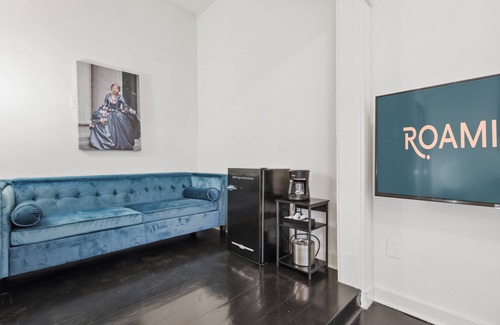 French Quarter House | Roami at St. Helene | Pool | Suite | Balcony