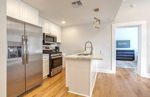 Arts/Warehouse District Apartment | Roami at The Churchill