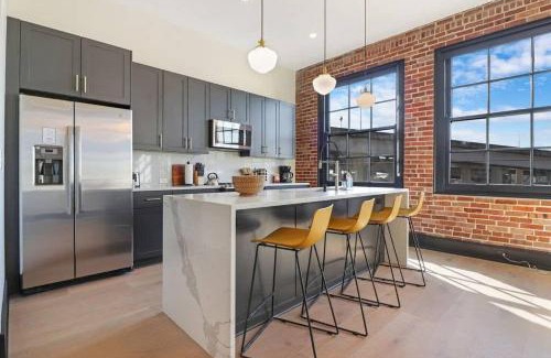 Arts/Warehouse District Apartment | Roami at The Lola Near Bourbon St 3BR #38