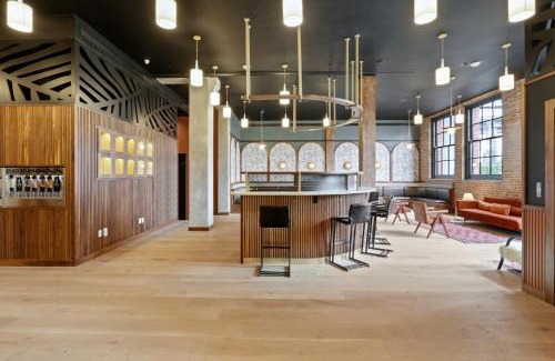 Arts/Warehouse District Apartment | Roami at The Lola