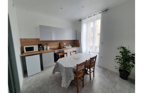 Roanne House | Roanne center, renovated apartment.