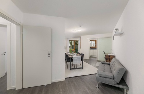 Weil der Stadt Apartment | Rob's Flat: Bright 3-room apartment for up to 5 people, 2 minutes to the S-Bahn