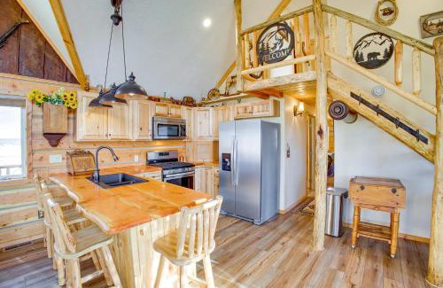 Roberts House | Roberts Home with Western Decor and Mountain Views!