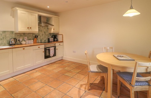 Caledon Cottage | ROBERTSON'S COTTAGE, pet friendly, with open fire in Killylea