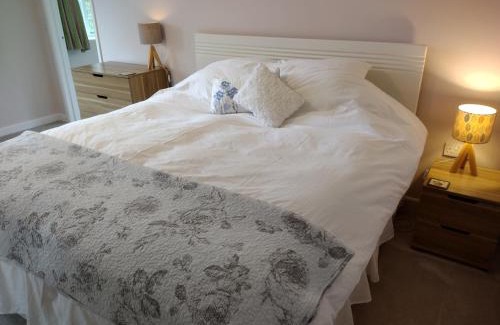 Amesbury Villa | Robin Hill Cottage