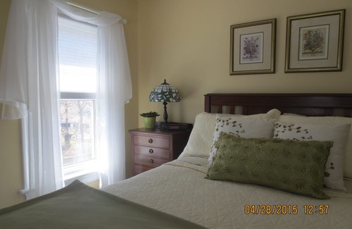 Thorold Bed & Breakfast | Robinsong Bed and Breakfast