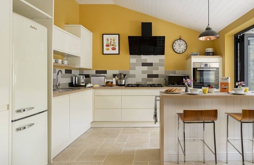 Minchinhampton Cottage | Rock Cottage - sleeps 2 guests in 1 bedroom