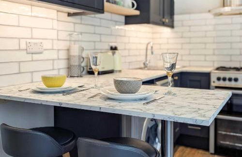 Kemptown Apartment | Rock Gardens - by Brighton Holiday Lets