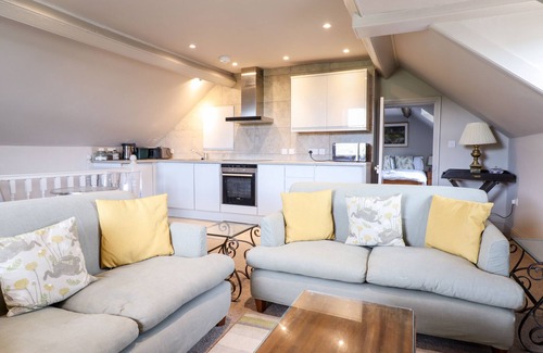 Newtown Cottage | ROCK HOUSE APARTMENT, romantic, character holiday cottage in Newtown