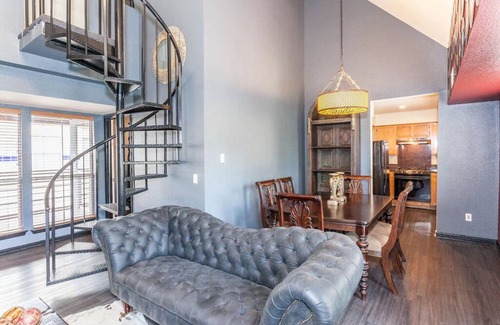 Waller Creek District Condo | Rock Royalty 4 bedroom Suite