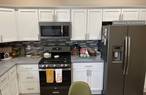 Ladd Apartment | RockerBye Rental downtown Ladd - Sleep 6 - Large modern space with vintage charm