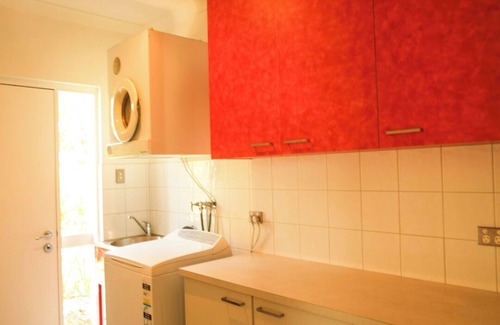 Gnarabup House | “ROCKPOOL” Holiday Beach House Margaret River (8 min walk to beach)