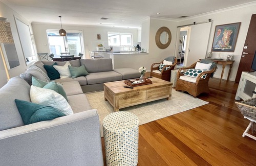 Currarong House | Rockpool Retreat - very well positioned at Currarong. So close to Bosum Beach.