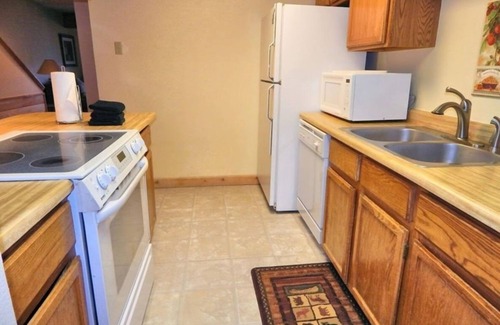 Historic District House | Rockridge Private 2BR Townhouse with Mountain Views