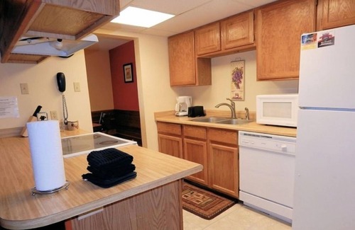 Historic District House | Rockridge Private 2BR Townhouse with Mountain Views