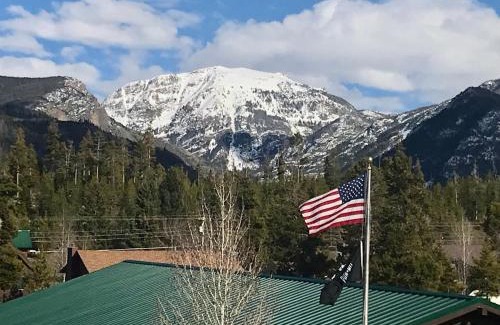 Grand Lake Apartment | Rocky Mountain Retreat- Mountain View